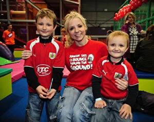 Images Dated 1st December 2009: Bristol City First Team: 09-10 Season Holiday Cheer at Jump - City Redz Christmas Party