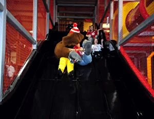 Images Dated 1st December 2009: Bristol City First Team: Holiday Cheer at Jump - Season 09-10 (City Redz Christmas Party)