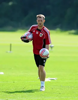 Framed Print : Bristol City First Team: Training Session - September 2, 2010: Preparing for Season 10-11 Framed Print : Bristol City First Team: Training Session - September 2, 2010: Preparing for Season 10-11