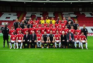 Team Photo Collection: Bristol City First Team: United Front - 10-11 Season