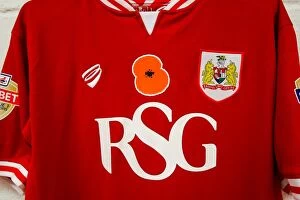 Images Dated 3rd November 2015: Bristol City Football Club - Poppy Tribute: Remembrance Day Shirts (2015)