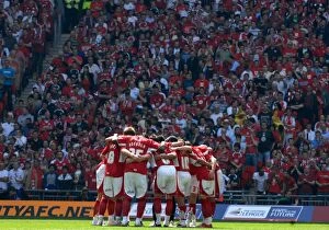 Images Dated 24th May 2008: Bristol City Football Team: United in Determination (Play Off Final - Team Huddle)