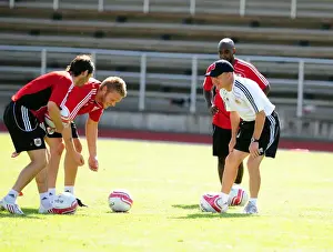 Bristol City Goalkeeper, Dean Gerken and Bristol City Manager, Steve Coppell enjoy training