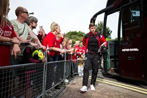 Bristol City Goalkeeper Frank Fielding Arrives at Craven Cottage Ahead of Fulham Match