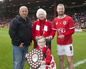 Bristol City: Oskar Wins Supporter of the Year at Ashton Gate (vs. Walsall, 03.05.2015)