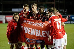 Images Dated 29th January 2015: Bristol City Reach Wembley: Thrilling 1-1 Draw (5-3 Agg.) vs Gillingham - On to the Final!