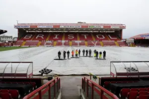 Framed Print : Bristol City v Watford: FA Cup Third Round - Groundsmen Prepare the Pitch Framed Print : Bristol City v Watford: FA Cup Third Round - Groundsmen Prepare the Pitch