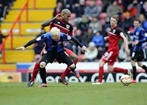 Bristol City vs Barnsley: Marvin Elliott and David Perkins Battle for Control in Npower Championship Match