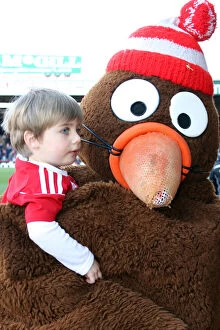 Images Dated 19th March 2011: Bristol City vs Burnley: Football Rivalry in Season 10-11