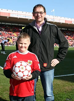 Images Dated 19th March 2011: Bristol City vs Burnley: Season 10-11 - Football Match
