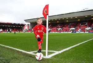 Bristol City vs Burton Albion: Mascot Clash in Sky Bet Championship (04.03.2017)