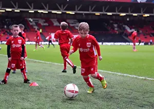 Bristol City vs Burton Albion: Mascot Clash in Sky Bet Championship (04.03.2017)