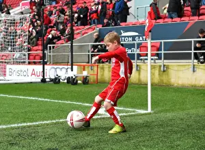 Bristol City vs. Burton Albion: Mascot Showdown in Sky Bet Championship (04.03.2017)