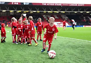 Bristol City vs Burton Albion: Mascots Clash at Ashton Gate, Sky Bet Championship (04.03.2017)