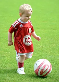 Bristol City vs Hull City: 2010-11 Football Showdown - Season 10-11