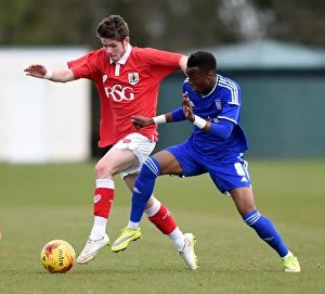 Images Dated 13th April 2015: Bristol City vs Ipswich Town: Intense Rivalry on the Field - Fry vs Benyu