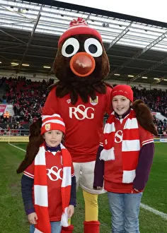 Middlesbrough Prints: Bristol City vs Middlesbrough: Fans with Scrumpy at Ashton Gate