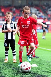 Images Dated 20th August 2016: Bristol City vs Newcastle United: Clash at Ashton Gate - Sky Bet Championship (2016)