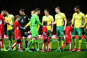 Bristol City vs. Norwich City: Mascots Friendly Handshake - Sky Bet Championship (07)