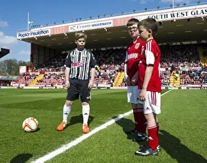 Images Dated 18th April 2014: Bristol City vs Notts County Clash: Sky Bet League One Rivalry at Ashton Gate (April 2014)
