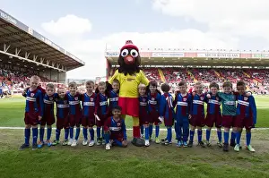 Bristol City vs Notts County: Flag Bearers Clash at Ashton Gate, 2014