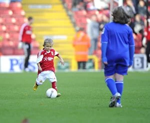 Images Dated 2nd November 2013: Bristol City vs Oldham Athletic: Mascots Face-Off at Ashton Gate
