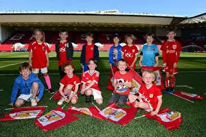 Bristol City vs. Wolverhampton Wanderers: A Thrilling Birthday Showdown in the Sky Bet Championship (April 8, 2017)