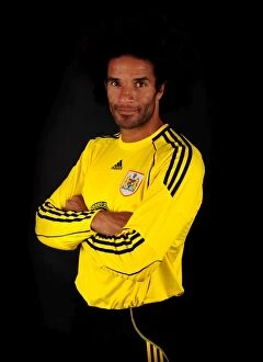 Images Dated 30th July 2010: Bristol City Welcomes England's No. 1: David James Joins the Squad