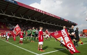Images Dated 6th September 2014: Bristol City Welcomes Scunthorpe United: Guard of Honor at Ashton Gate