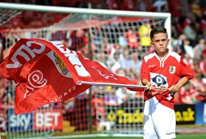 Bristol City Welcomes Scunthorpe United with Guard of Honor at Ashton Gate