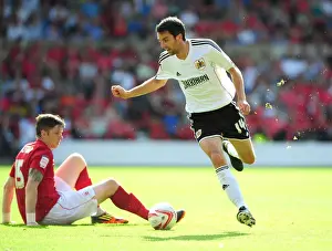 Framed Print : Bristol City's Cole Skuse Dashes Past Nottingham Forest's Greg Halford in Championship Clash