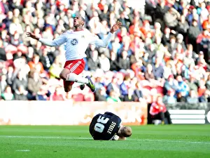 Framed Print : Bristol Citys Danny Haynes is beaten to the ball by Middlesbroughs Jason Steele Framed Print : Bristol Citys Danny Haynes is beaten to the ball by Middlesbroughs Jason Steele