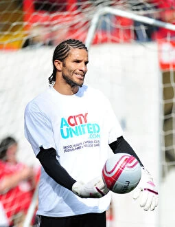 Images Dated 2nd October 2010: Bristol City's David James in Action vs Norwich City (October 2010)