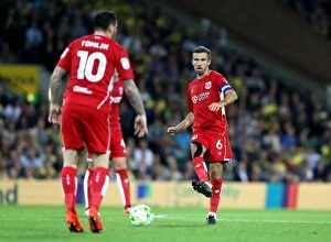 Images Dated 16th August 2016: Bristol City's Gary O'Neil and Lee Tomlin in Action against Norwich City, Sky Bet Championship 2016