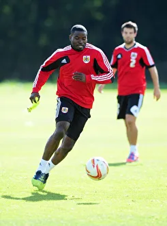 Bristol Citys George Elokobi Prints: Bristol City's George Elokobi Trains Ahead of Loan Move