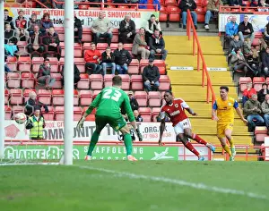 Bristol City's Jay Emmanuel-Thomas Misses Wide vs Preston North End (05-04-2014)