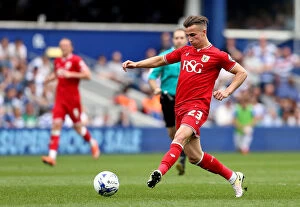 Images Dated 7th May 2016: Bristol City's Joe Bryan in Action: Passing the Ball, Sky Bet Championship (07.05.2016)