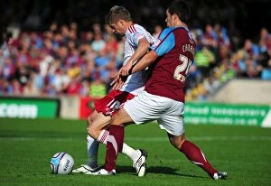 Images Dated 11th September 2010: Bristol City's Jon Stead vs Scunthorpe's Niall Canavan: Championship Battle at Glanford Park