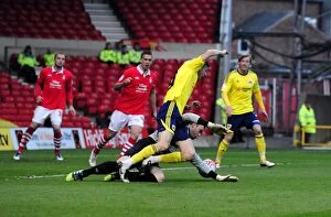 Images Dated 7th April 2012: Bristol City's Jon Stead Wins Controversial Penalty Against Nottingham Forest, April 2012
