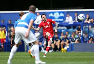 Framed Print : Bristol City's Lee Tomlin Goes for Glory Against Queens Park Rangers, May 7, 2016