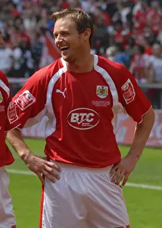 Framed Print : Bristol City's Lee Trundle: Celebrating Promotion in the Play-Off Final Framed Print : Bristol City's Lee Trundle: Celebrating Promotion in the Play-Off Final
