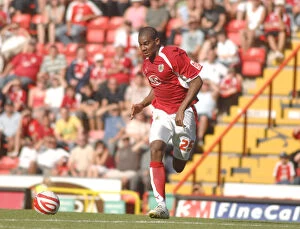 Images Dated 25th August 2007: Bristol City's Marvin Elliott Goes Head-to-Head Against Scunthorpe Utd