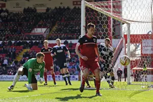 Town Prints: Bristol City's Sam Baldock Disappointed as Shot Goes Wide Against Huddersfield