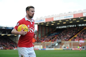 Bristol City V Fleetwood Town Prints: Bristol City's Wade Elliott in Action Against Fleetwood Town