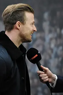 Meet And Greet Prints: Bristol City's Wade Elliott Interviewed at Cabot Circus Ahead of Johnstones Paint Trophy Match