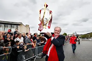 Bristol City Celebration Tour Prints: Champions Triumph: Thousands Celebrate Bristol City FC's League 1 and Johnstones Paint Trophy Victories
