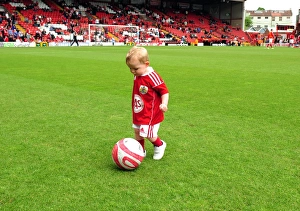Championship Showdown: Bristol City vs. Hull City at Ashton Gate Stadium - May 7, 2011
