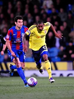 Crystal Palace v Bristol City Collection: Championship Showdown: Marvin Elliott Charges Past Mile Jedinak in Crystal Palace vs
