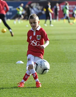 Images Dated 14th February 2015: Clash at Ashton Gate: Bristol City vs Sheffield United - Football Rivalry