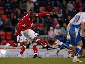 Images Dated 2nd November 2008: A Clash of Football Titans: Bristol City vs. Reading (08-09)